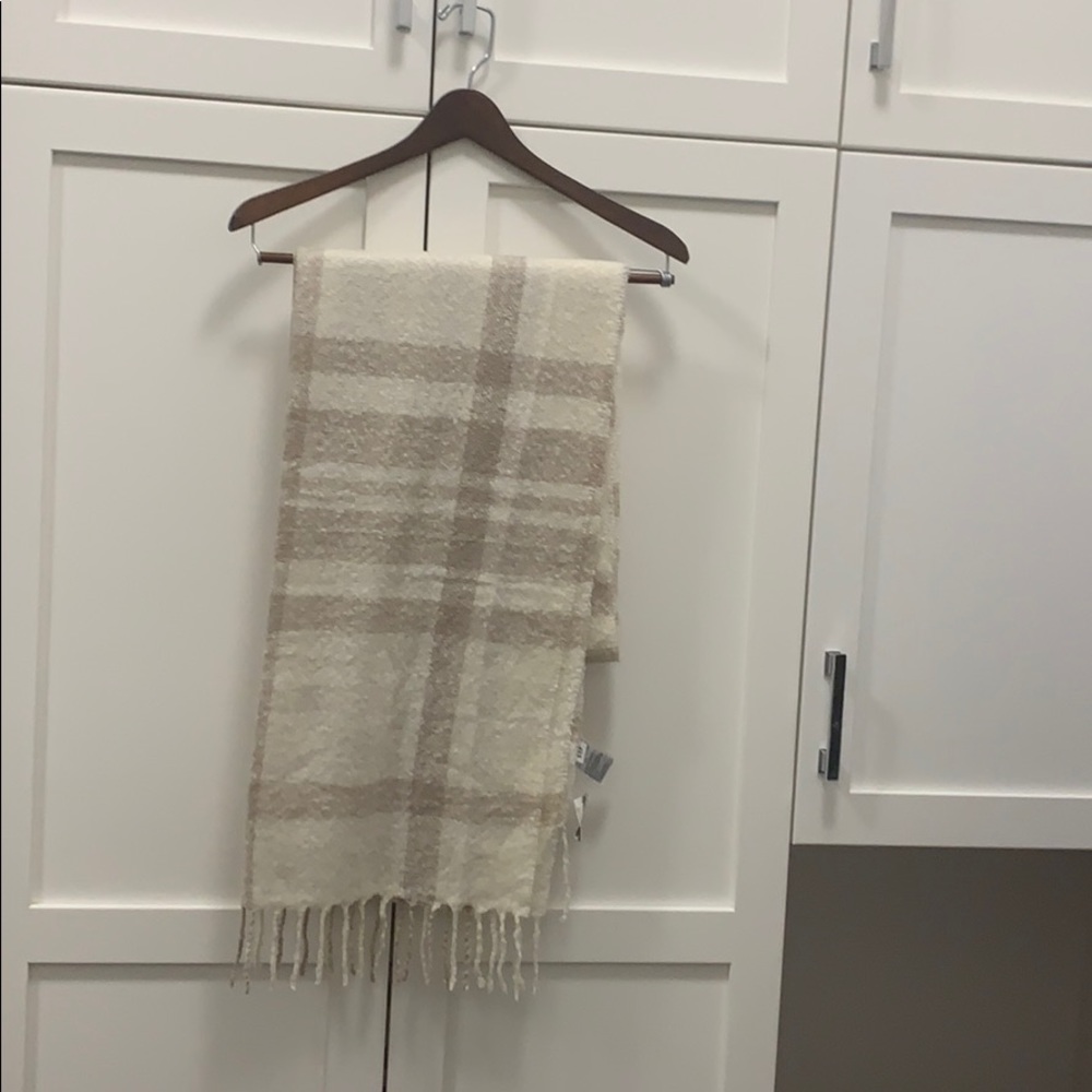 GAP Ivory Frost Scarf